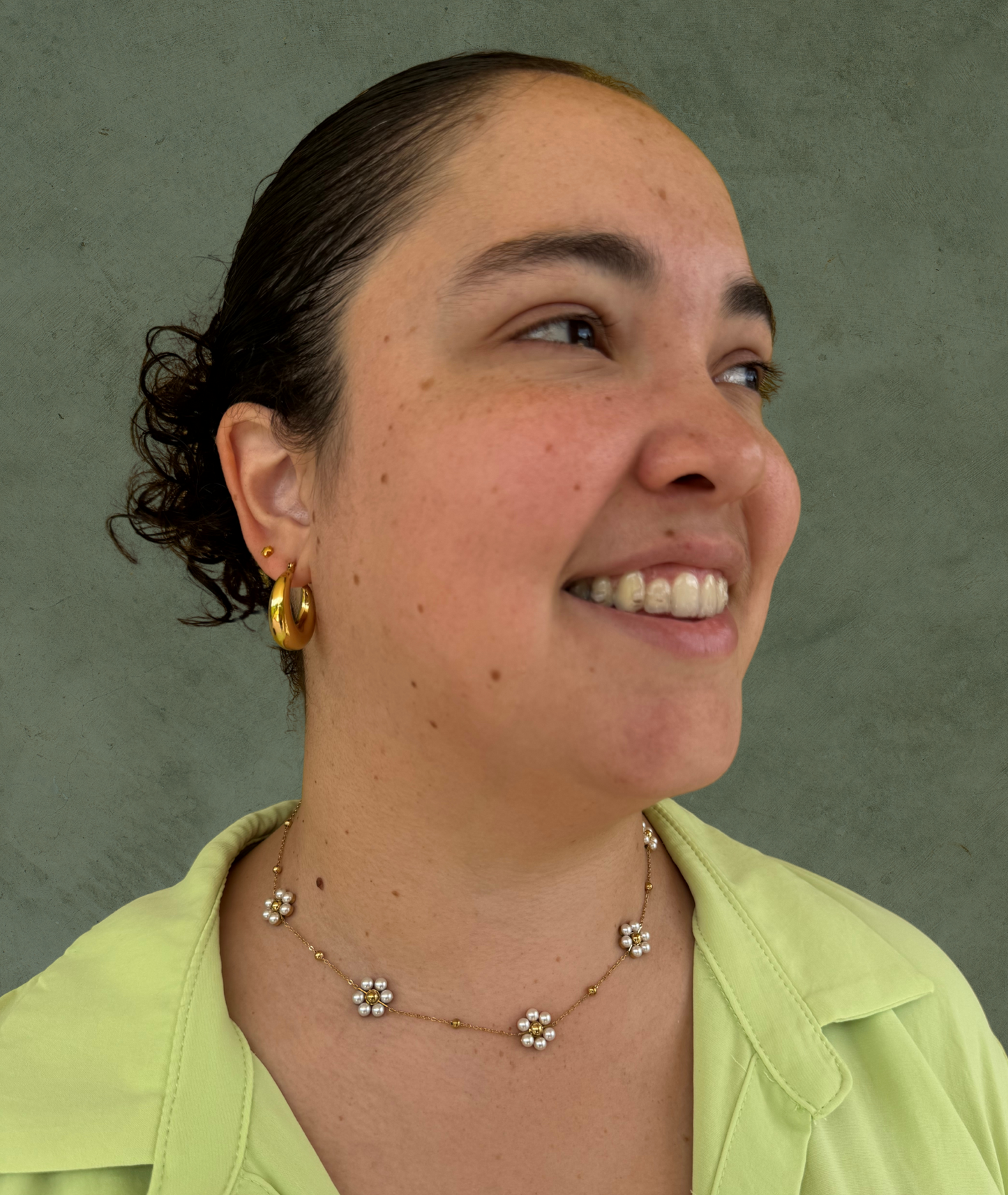 Collar Flor de Perla en Acero Inoxidable – Elegancia Sutil para Cada Día