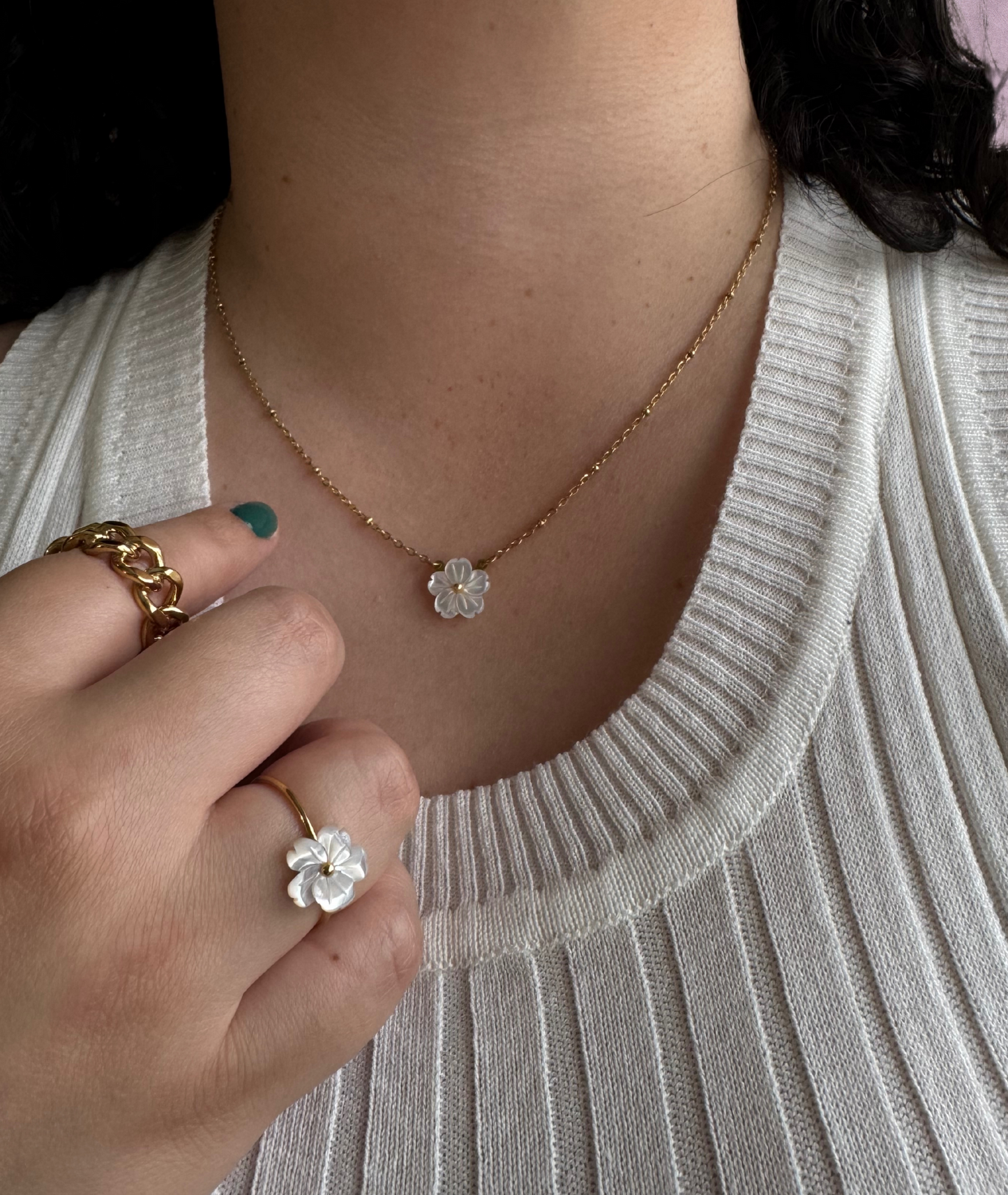 Collar de Flor de Concha – Elegancia Exquisita en Acero Inoxidable y Oro 18K