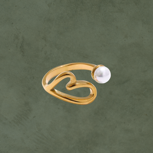 Anillo Ajustable con Corazón Hueco y Perla Dorado