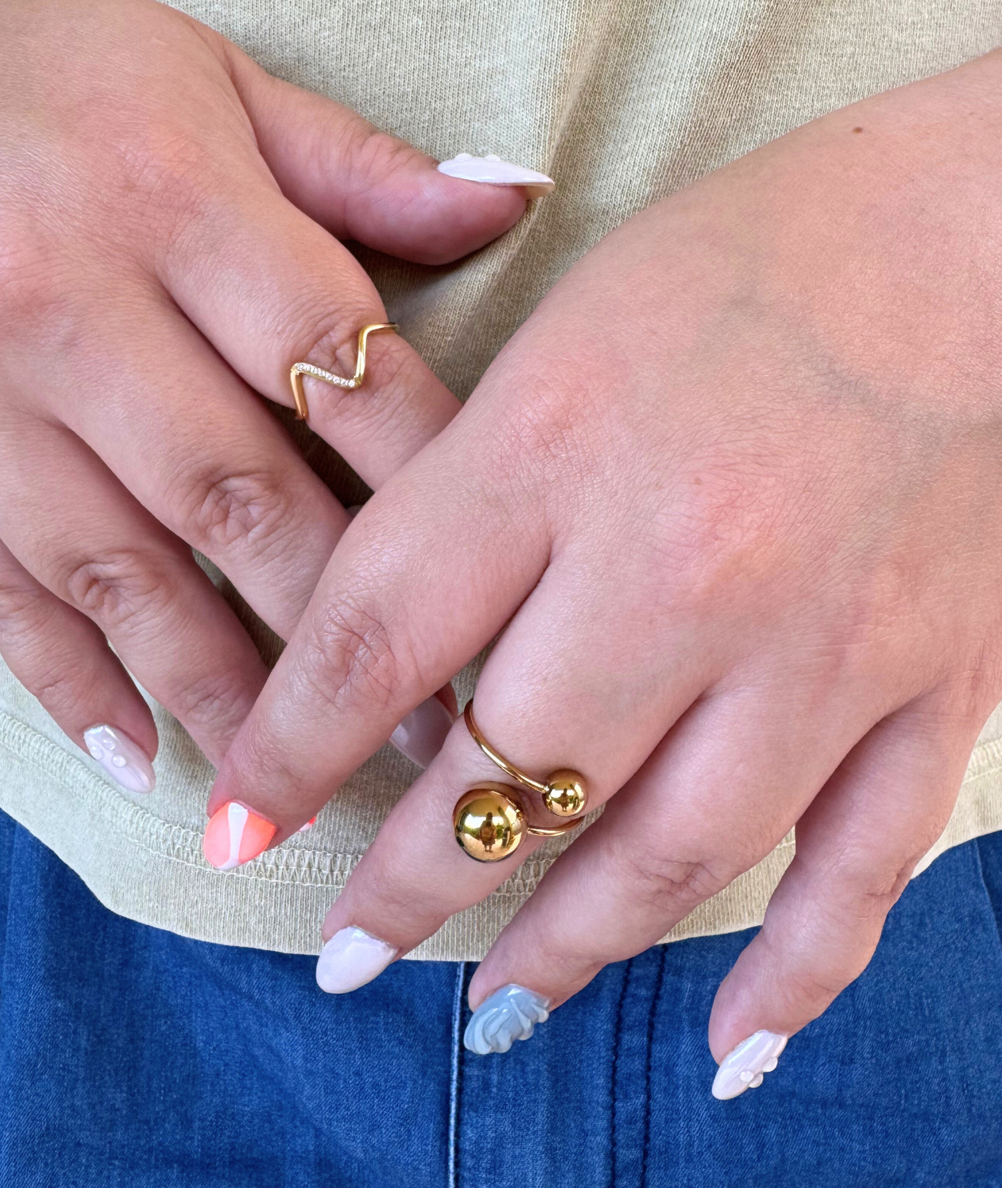 Anillo Ajustable con Bola Dorada en Acero Inoxidable