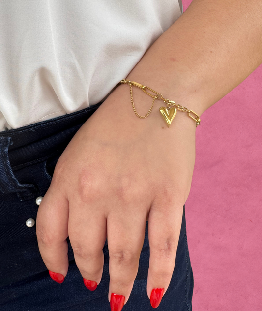 Pulsera Romántica con Corazón en Acero Inoxidable y Acabado Baño Oro 18K