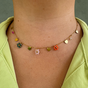 Collar Flor de Cristal con Toque Artesanal