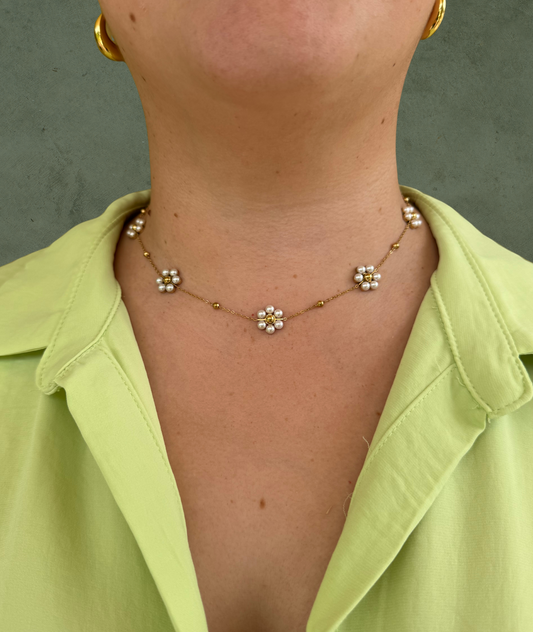 Collar Flor de Perla en Acero Inoxidable – Elegancia Sutil para Cada Día