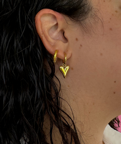 Heart Hoop Earrings en Acero Inoxidable – El Encanto Sofisticado que Completa tu Look