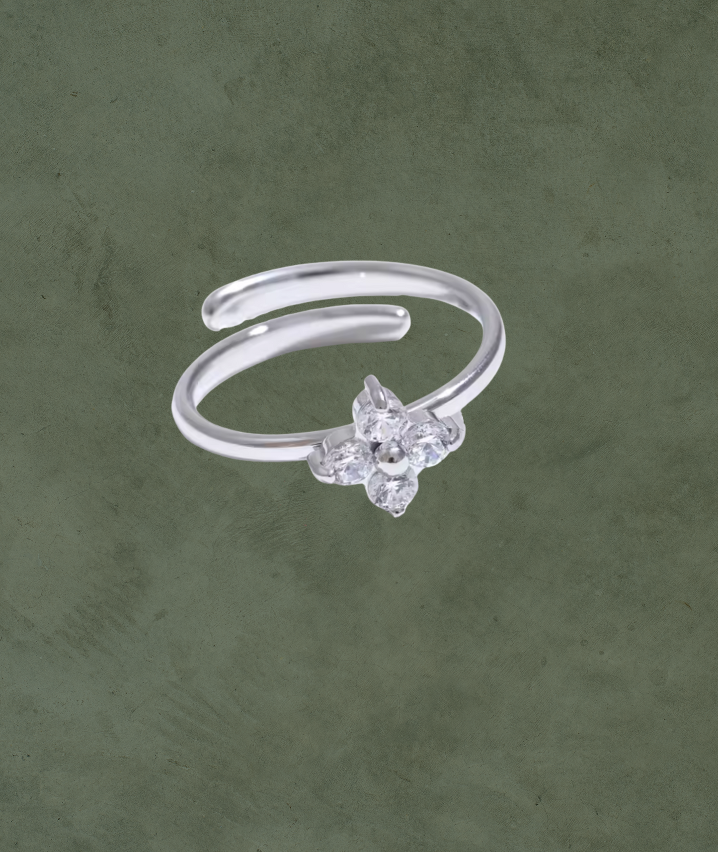 Anillo Floral con Zirconia en Plata – Delicadeza Atemporal