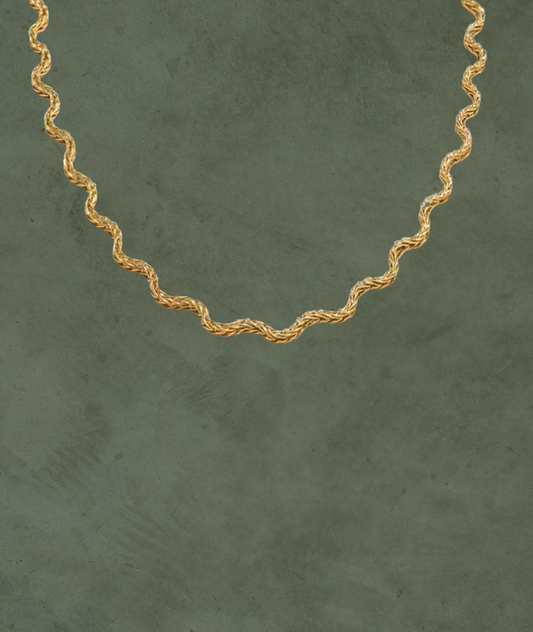 Collar Cadena en Acero Inoxidable Dorado – Minimalismo Sofisticado para Cada Ocasión