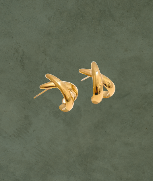 Aretes Cruzados en Oro 18K