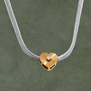 Collar Corazón con Zirconia y Cadena Serpiente