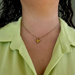 Collar Corazón Esculpido en Dorado