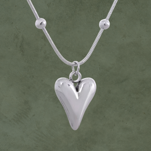 Collar Corazón Esculpido en Plata