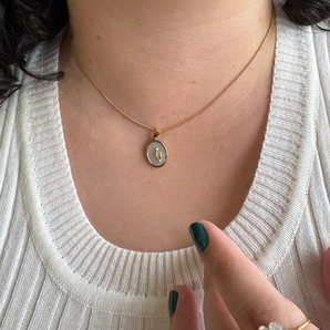 Collar con Colgante de Flor