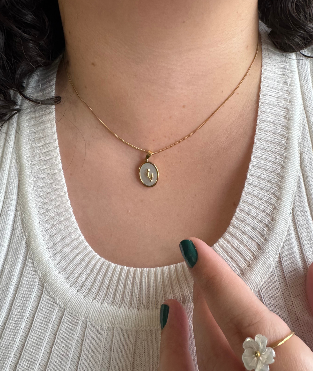 Collar con Colgante de Flor en Acero Inoxidable – Estilo Trendy con Concha