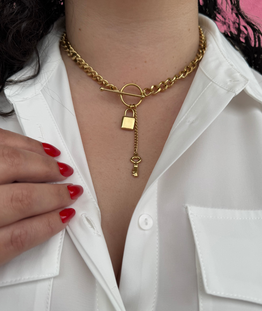 Collar con Colgante de Candado en Acero Inoxidable – Joyería Punk y Minimalista con Cadena Baño Oro 18K