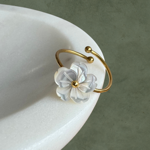 Anillo Abierto de Flor de Concha