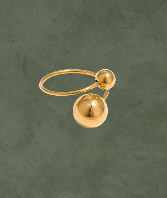 Anillo Ajustable con Bola Dorada en Acero Inoxidable