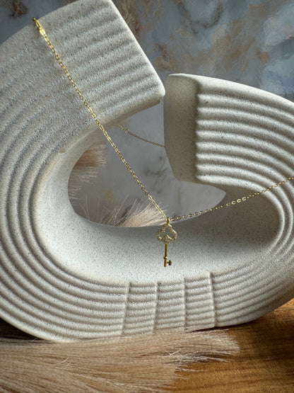 Collar de Llave en Plata Esterlina 925 – Statement Piece para Cautivar Miradas en Ocasiones Especiales