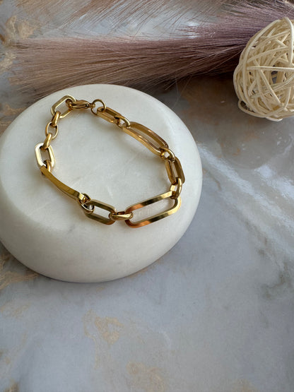 Pulsera Geométrica de Cadena Dorada en Acero Inoxidable – Elegancia Minimalista para Todos
