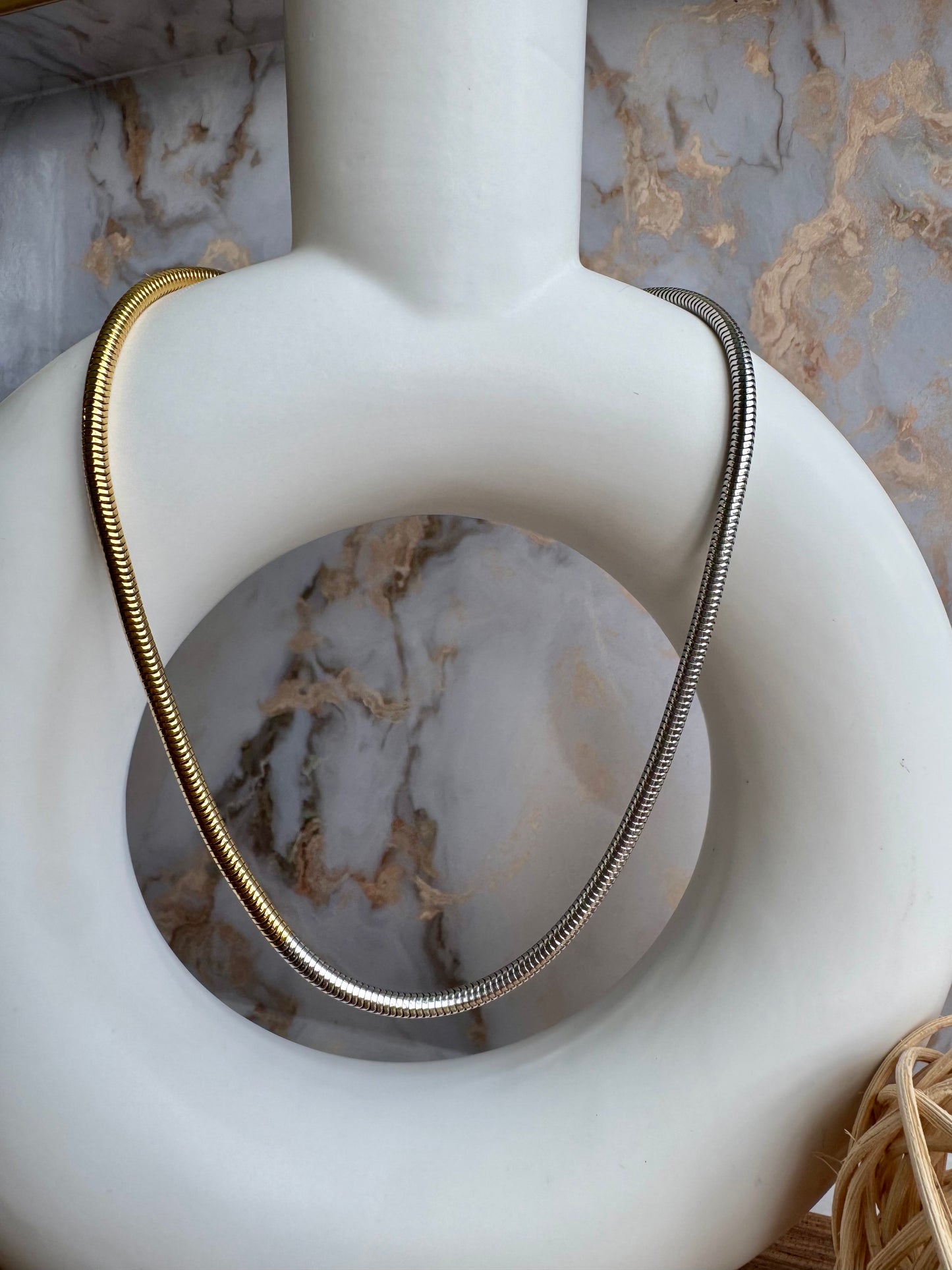 Collar de Cadena Mixta en Acero Inoxidable 316L con Baño de Oro 18K – Minimalismo y Elegancia