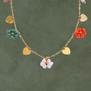 Collar Flor de Cristal con Toque Artesanal