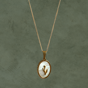 Collar con Colgante de Flor