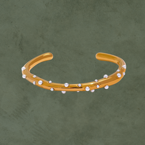 Brazalete Dorado Abierto con Perlas