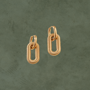 Aretes Geométricos Rayados Dorados