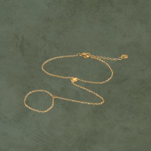 Hand Chain Corazón Dorado
