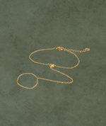 Hand Chain Corazón Dorado