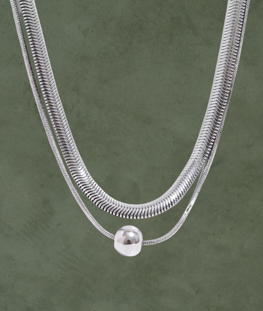 Collar Doble Capa en Acero Inoxidable Plateado – Elegancia y Resistencia al Agua