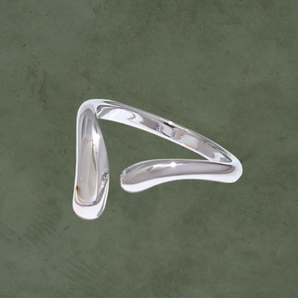 Anillo Ajustable de Curvas Suaves Plateado