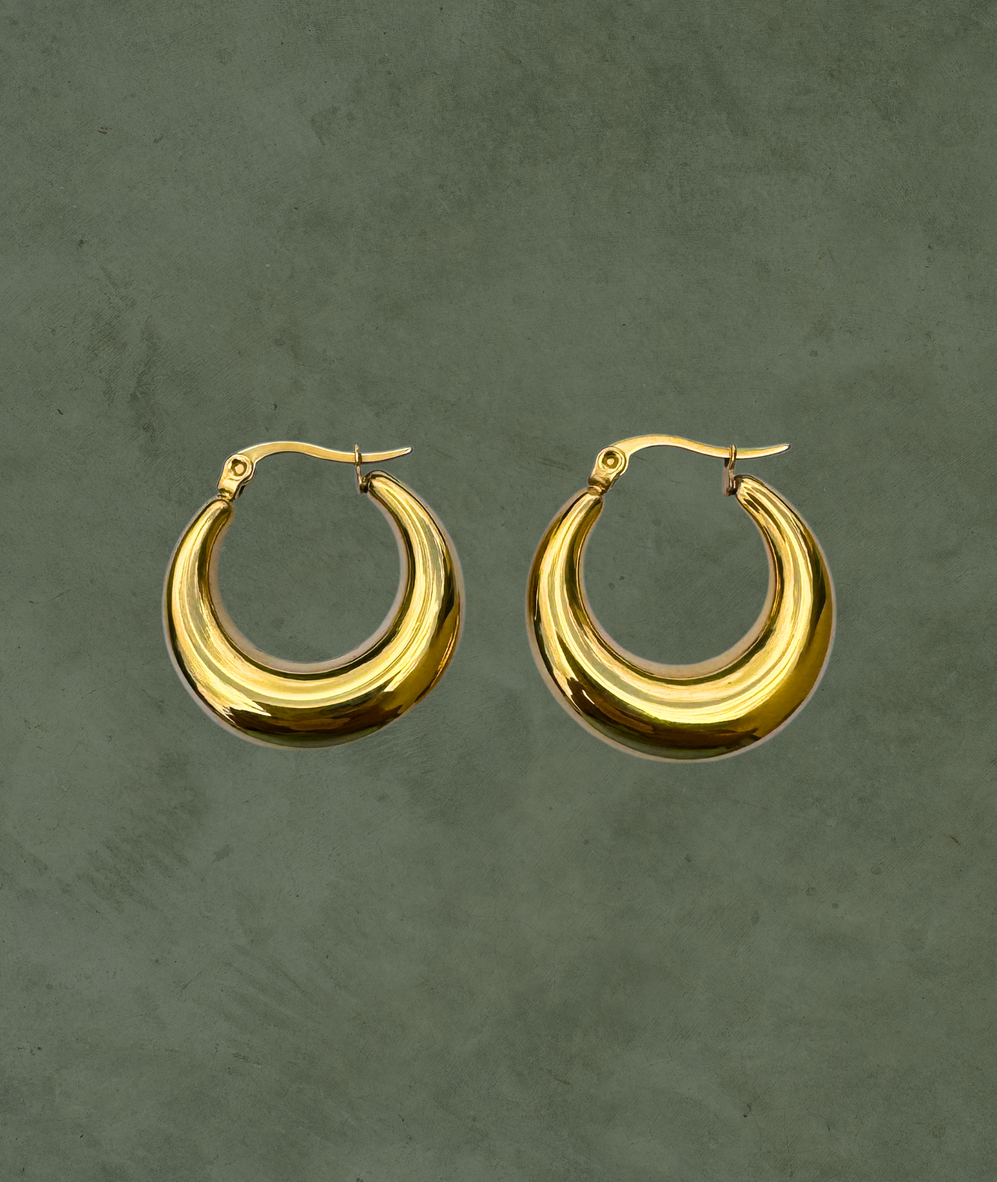 Aretes Geométricos Dorados en Acero Inoxidable – Elegancia con Actitud
